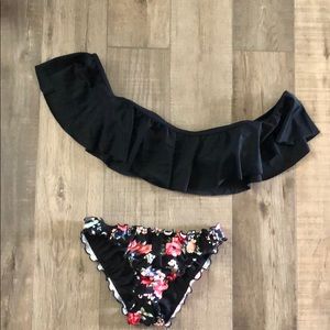 Off shoulder ruffle VS